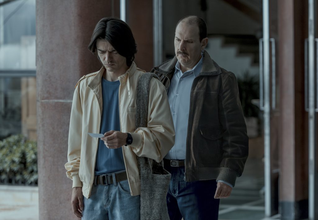 Estado de Fuga. (L to R) José Restrepo as Camilo, Andrés Parra as Jeremías in Estado de Fuga. Cr. Juan Pablo Gutiérrez / Netflix © 2025
