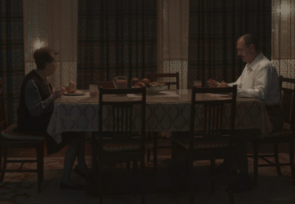 Estado de Fuga. (L to R) Andrés Parra as Jeremías, Consuelo Luzardo in Estado de Fuga. Cr. Juan Pablo Gutiérrez / Netflix © 2025