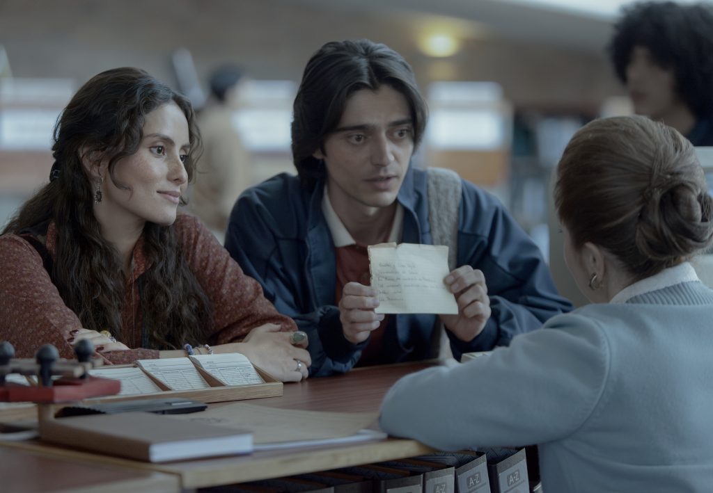 Estado de Fuga. (L to R) Camila Jurado, José Restrepo as Camilo in Estado de Fuga. Cr. Juan Pablo Gutiérrez/ Netflix © 2025