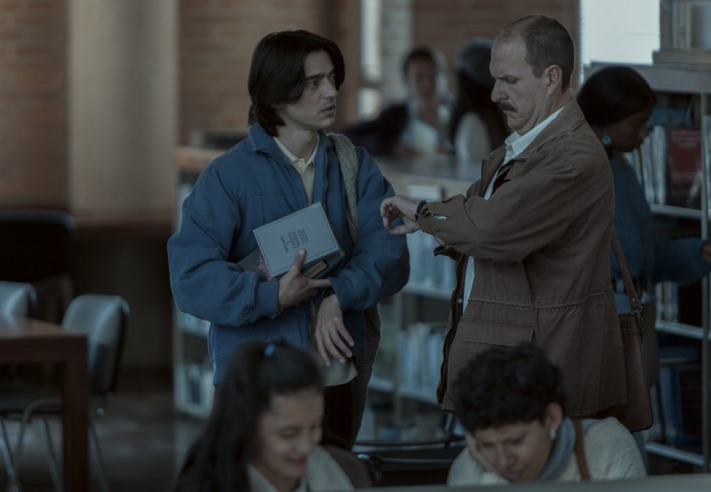 Estado de Fuga. (L to R) José Restrepo as Camilo, Andrés Parra as Jeremías in Estado de Fuga. Cr. Juan Pablo Gutiérrez / Netflix © 2025
