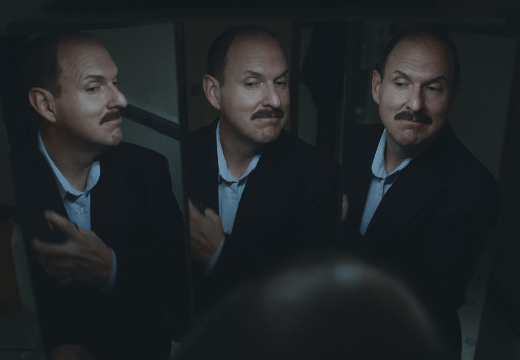 Estado de Fuga. Andrés Parra as Jeremías Salgado in Estado de Fuga. Cr. Courtesy of Netflix / Netflix © 2025